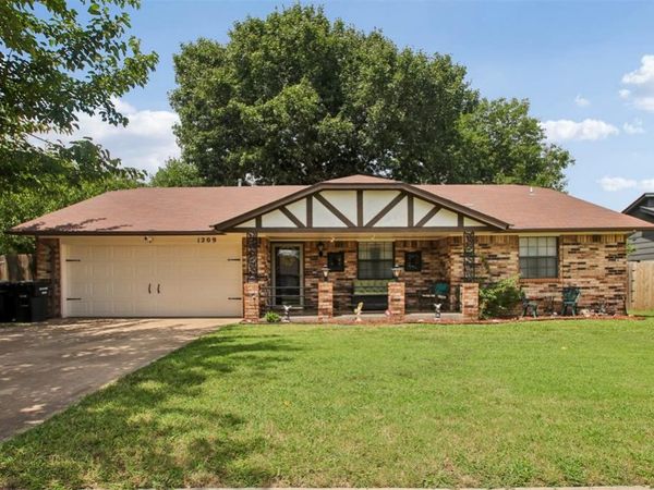 1209 NE 6th Street, Moore, OK 73160