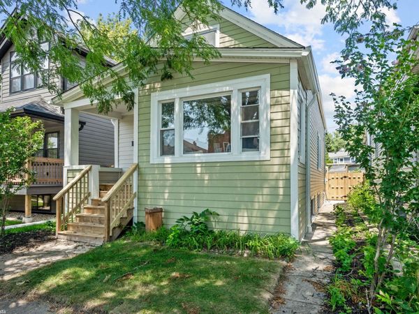 4842 W Warwick Avenue , Chicago, IL 60641