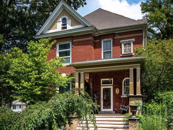 210 W BOULEVARD Street, Marion, IL 62959