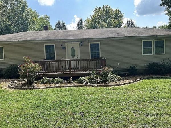 6180 Reevesville Road , Grantsburg, IL 62943