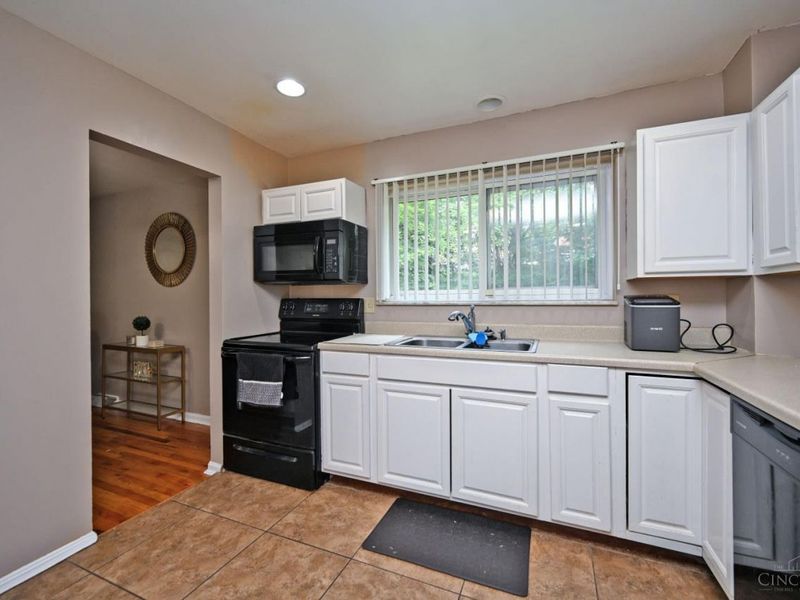 6586 S Oak Knoll Drive, Cincinnati, OH 45224 Photo 18