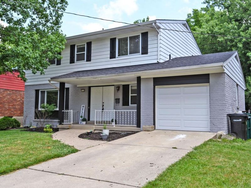 6586 S Oak Knoll Drive, Cincinnati, OH 45224 Photo 4