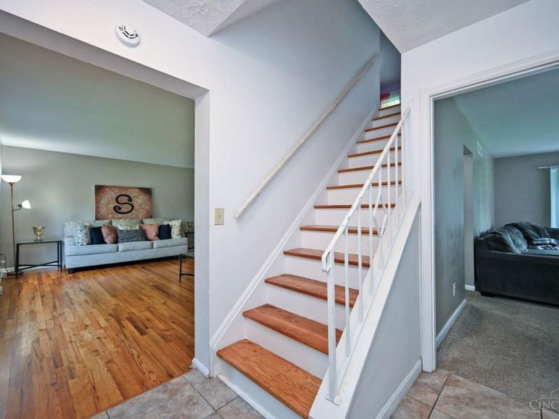 6586 S Oak Knoll Drive, Cincinnati, OH 45224 Photo 8