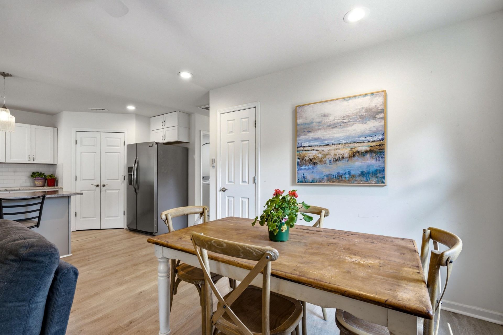 1022 S Hollywood Dr. Photo 10