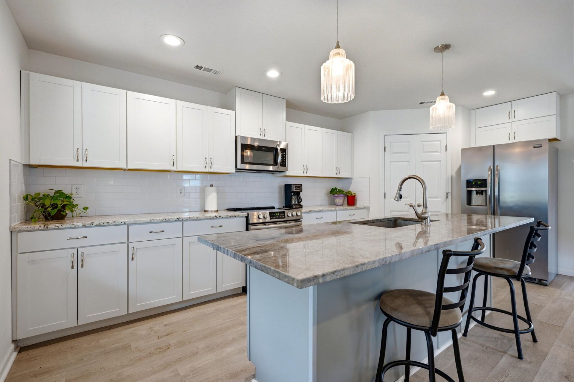 1022 S Hollywood Dr. Photo 12