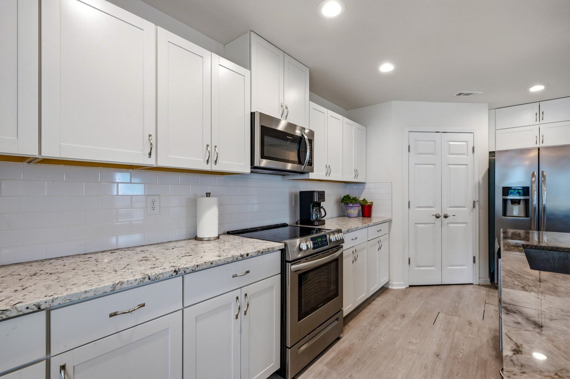 1022 S Hollywood Dr. Photo 13