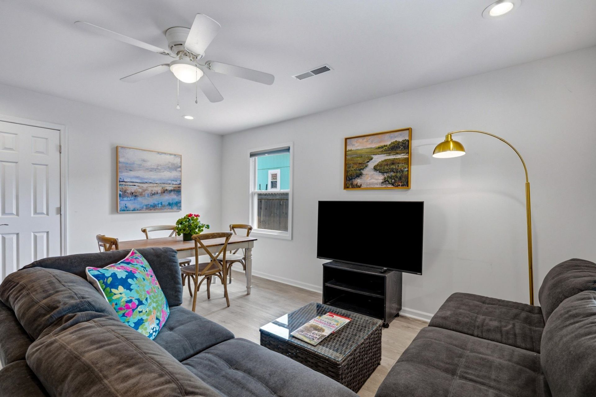 1022 S Hollywood Dr. Photo 5