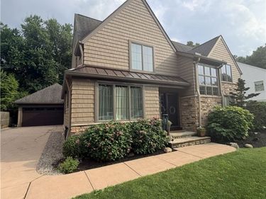 21669 Kenwood Avenue, Rocky River, OH 44116