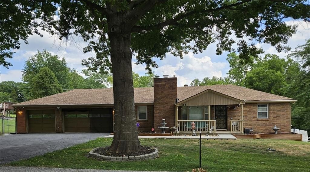 5831 N Ava Avenue, Kansas City, MO 64151 Main Photo