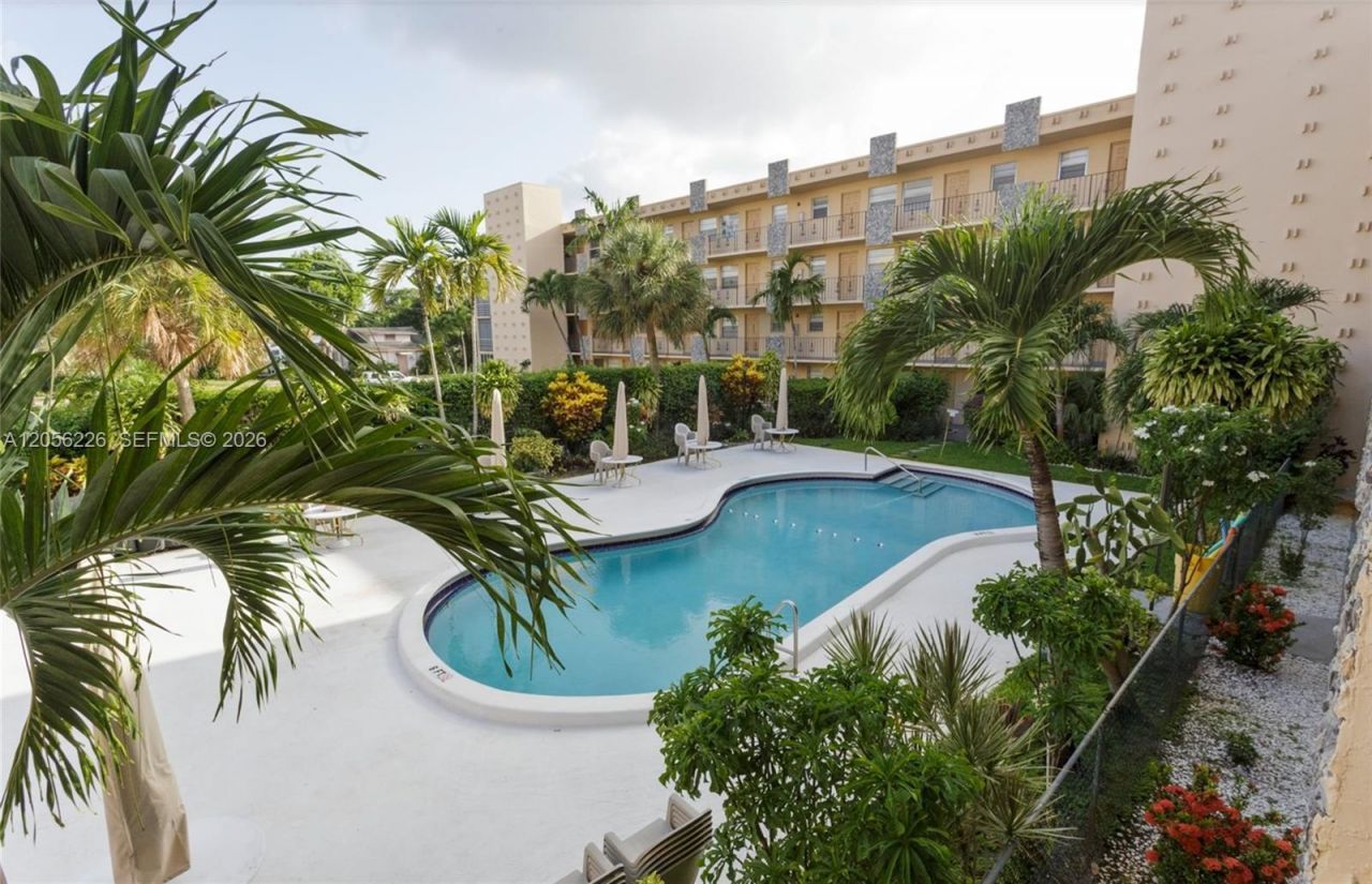 2145 Pierce St , Unit 218, Hollywood, FL 33020 Photo