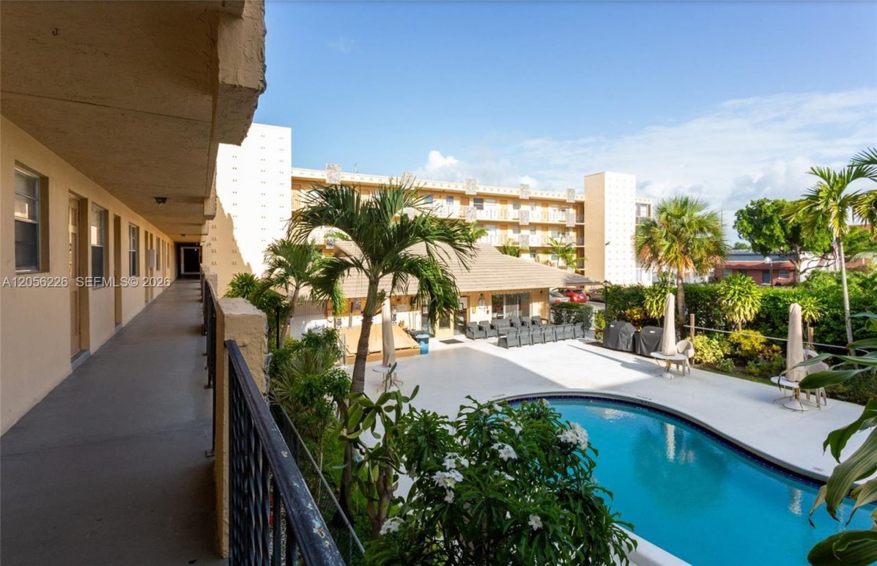 2145 Pierce St , Unit 218, Hollywood, FL 33020 Photo