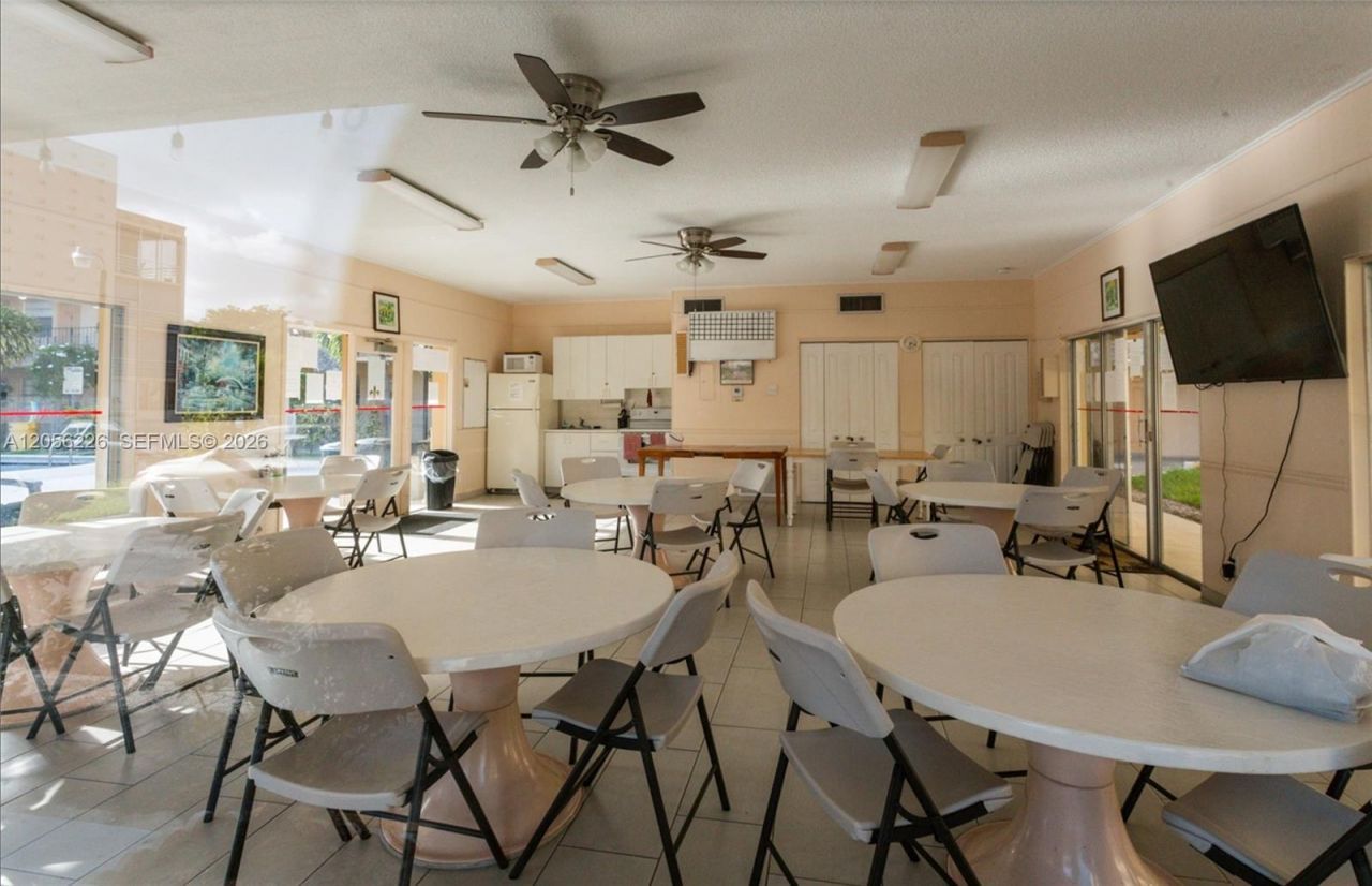 2145 Pierce St , Unit 218, Hollywood, FL 33020 Photo