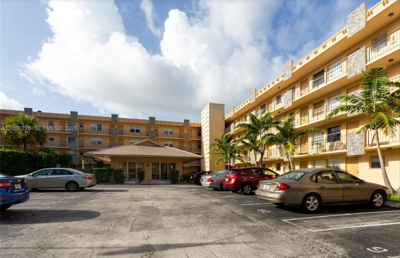 2145 Pierce St , Unit 218, Hollywood, FL 33020 Photo