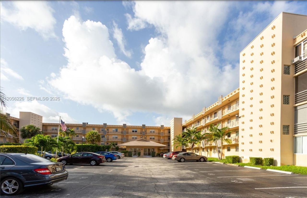 2145 Pierce St , Unit 218, Hollywood, FL 33020 Photo