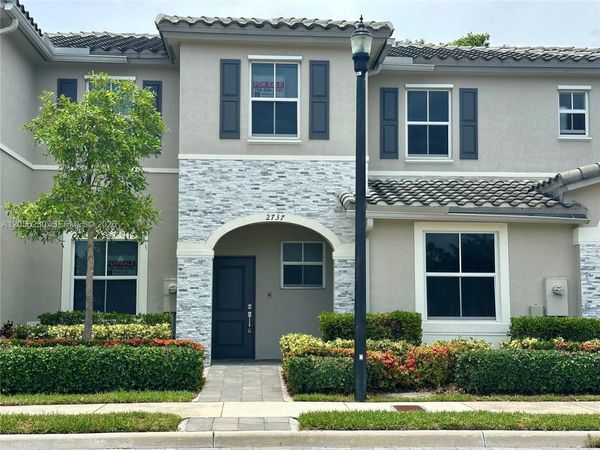 2737 SE 17th St , Homestead, FL 33035