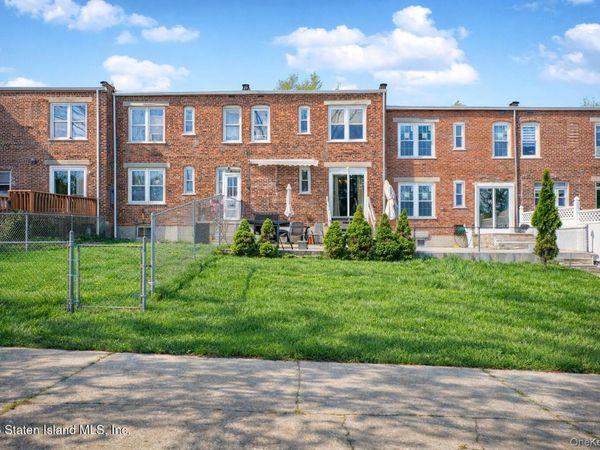 62 Arnold Street , Staten Island, NY 10301