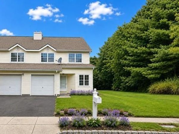 2 Herrels Circle, Melville, NY 11747