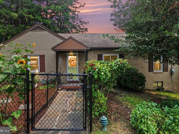 210 GREENWOOD COURT, HARRISBURG, PA 17109