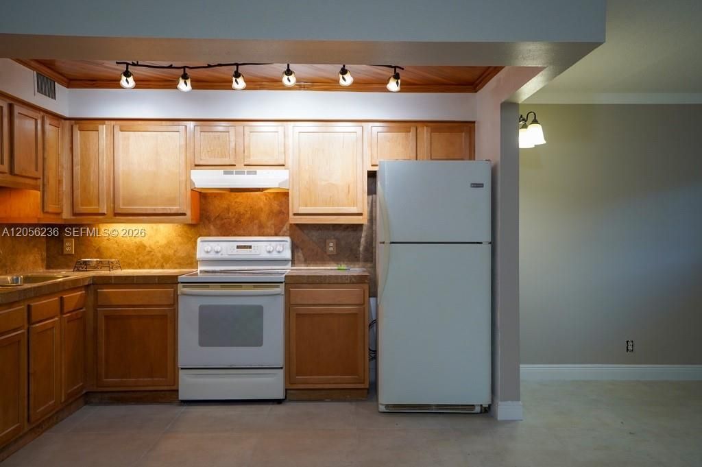 1815 Fairview Villas Dr , Unit 1, Palm Springs, FL 33406 Photo