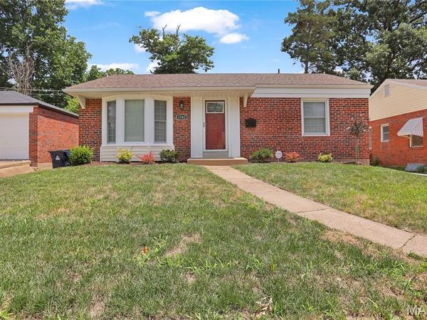 1542 N Hanley Road, University City, MO 63130