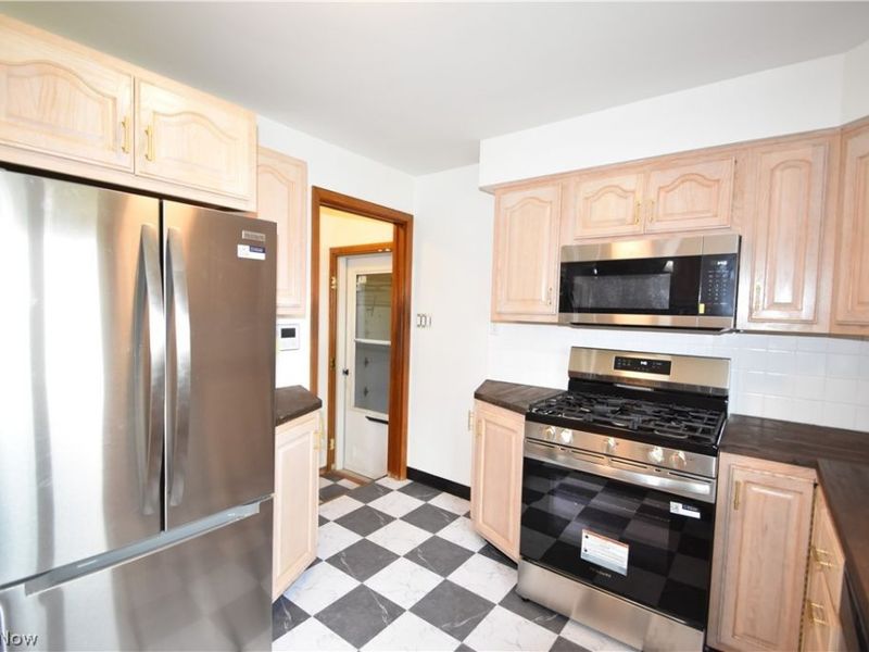 421 Parkview Drive, Girard, OH 44420 Photo 12