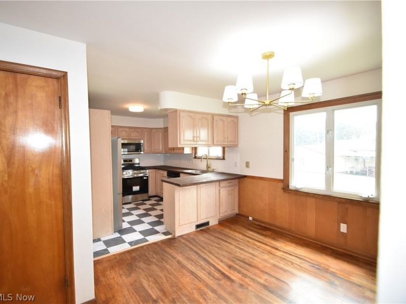 421 Parkview Drive, Girard, OH 44420 Photo 7