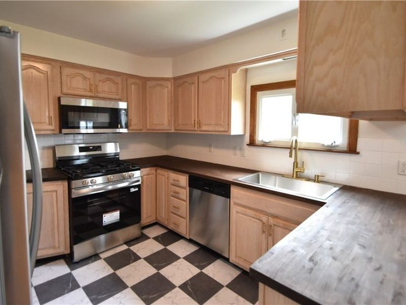 421 Parkview Drive, Girard, OH 44420 Photo 9