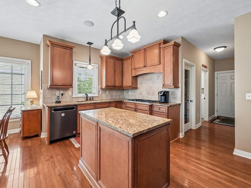 899 John Michael Way, Columbus, OH 43235 Photo 25