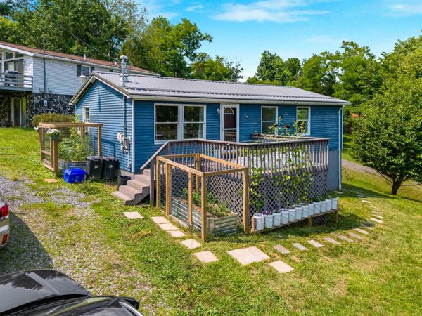 62 W Fifth Street, Westover, WV 26501