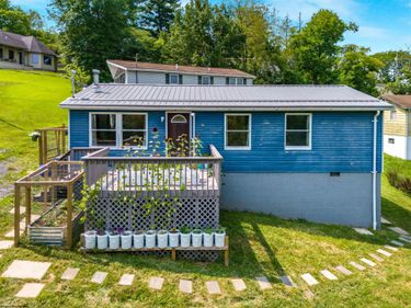 62 W Fifth Street, Westover, WV 26501