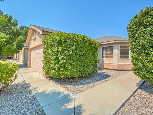 8401 Vista Chamisa Lane SW, Albuquerque, NM 87121