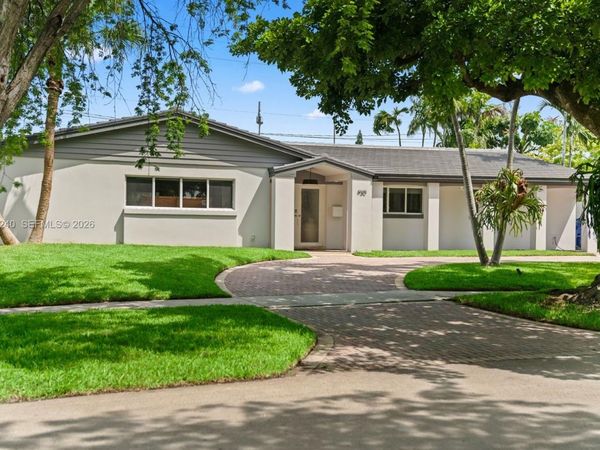 930 NE 182nd Ter , North Miami Beach, FL 33162
