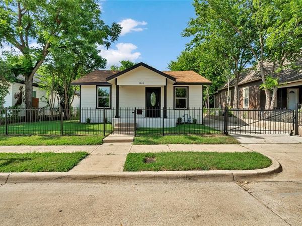 1220 Bessie Street , Fort Worth, TX 76104