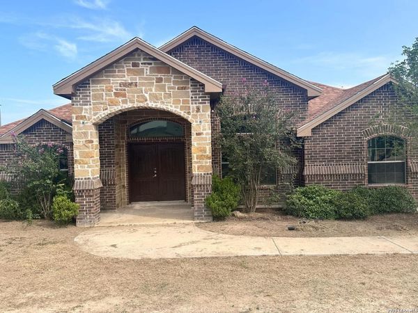218 View Drive, Eagle Pass, TX 78852