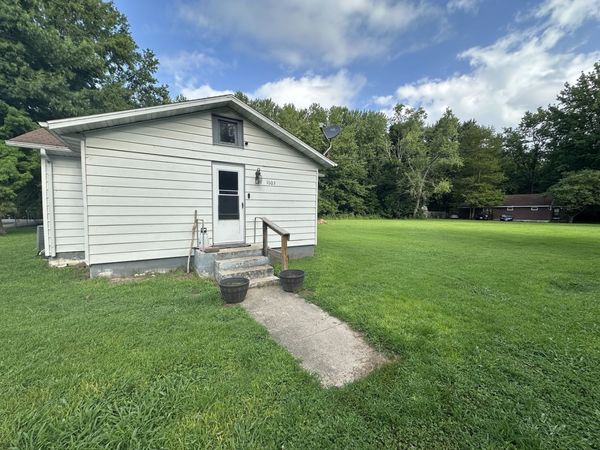1603 West Road, West Frankfort, IL 62896