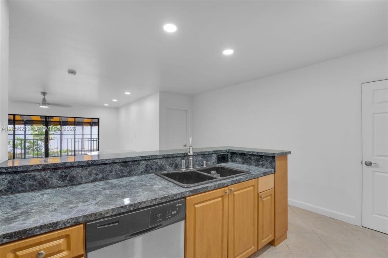 6433 Windmill Gate Rd , Unit 6433, Miami Lakes, FL 33014 Photo