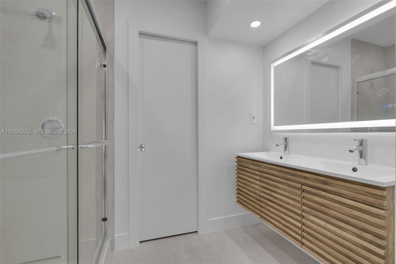 6433 Windmill Gate Rd , Unit 6433, Miami Lakes, FL 33014 Photo