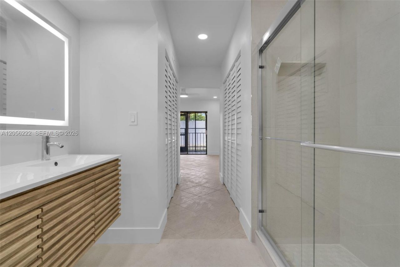 6433 Windmill Gate Rd , Unit 6433, Miami Lakes, FL 33014 Photo