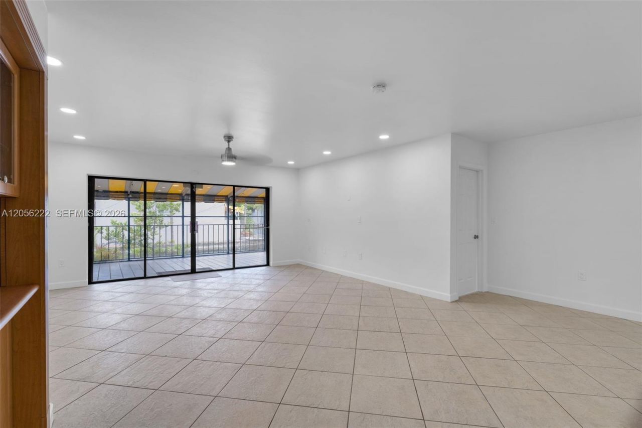 6433 Windmill Gate Rd , Unit 6433, Miami Lakes, FL 33014 Photo