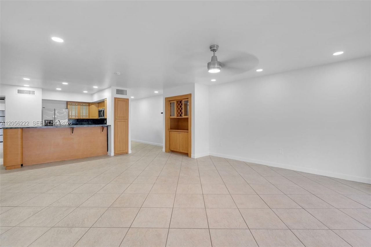 6433 Windmill Gate Rd , Unit 6433, Miami Lakes, FL 33014 Photo