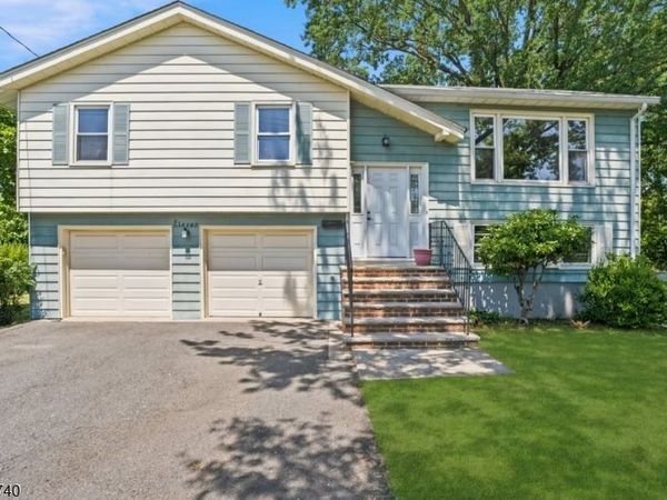 11 Ray Ave, Leonia, NJ 07605
