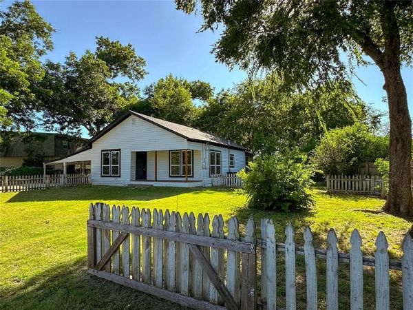 403 N Gaither Street, Glen Rose, TX 76043