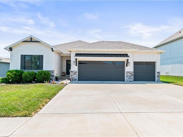 1305 NW Crestwood Drive, Grain Valley, MO 64029