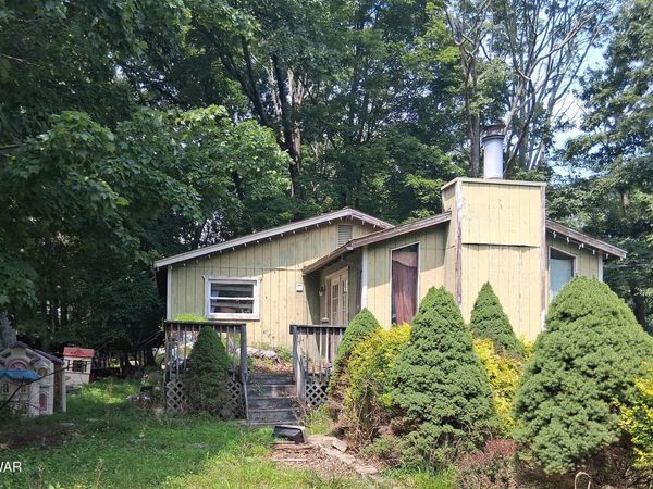 153 Skyview Road , Dingmans Ferry, PA 18328
