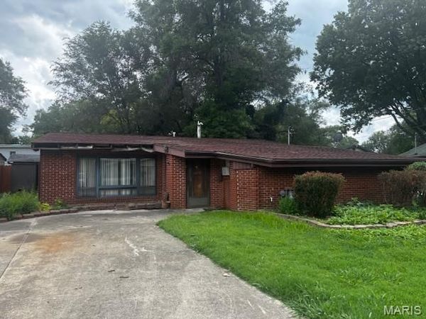 710 Valley Drive , East Alton, IL 62024