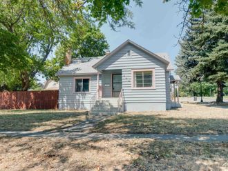 324 4th St Cheney, WA 99004