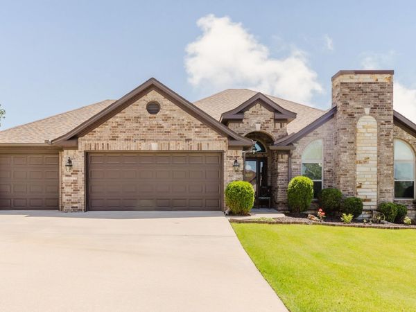 102 Majestic Circle , Maumelle, AR 72113