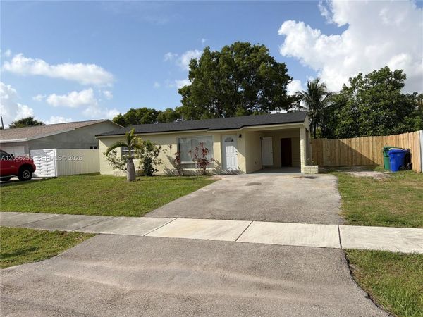 4940 SW 18th St , Fort Lauderdale, FL 33317