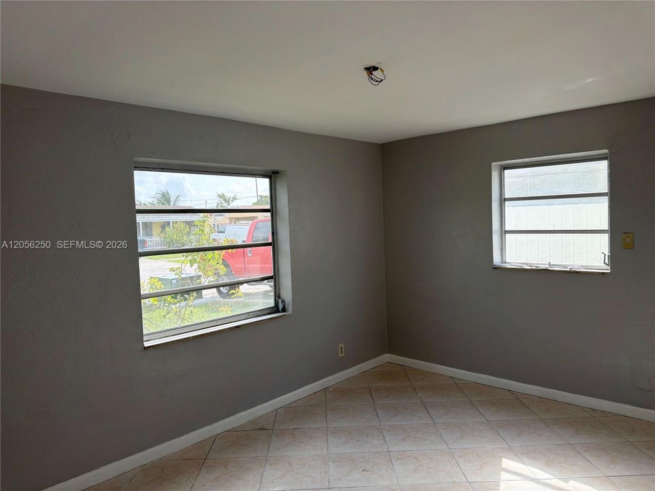 4940 SW 18th St , Fort Lauderdale, FL 33317 Photo