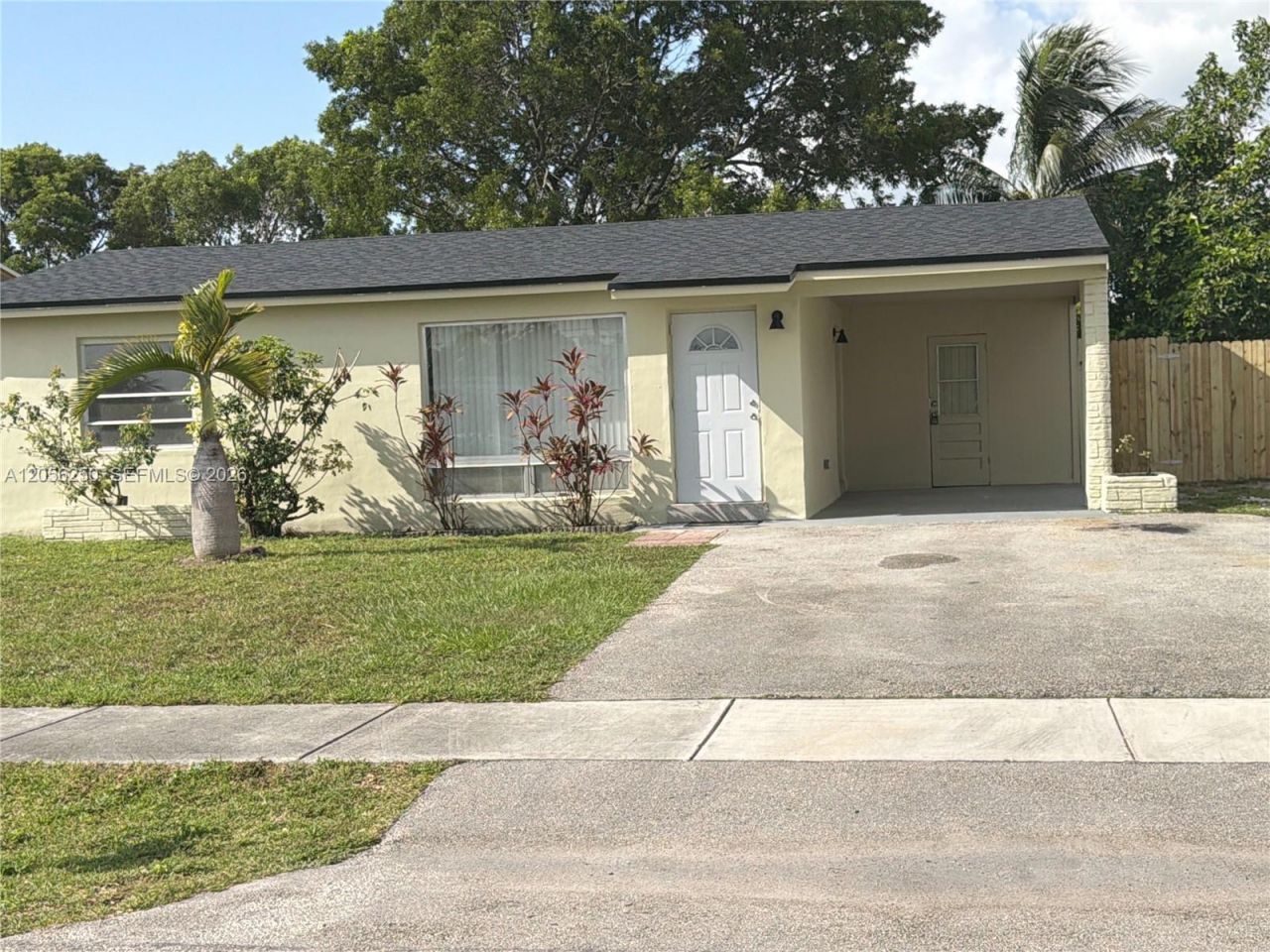 4940 SW 18th St , Fort Lauderdale, FL 33317 Photo